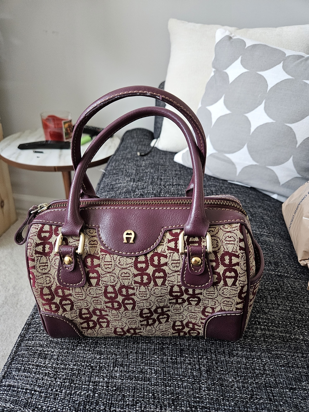 Vintage Aigner Auburn Patterned Satchel Bag - Burgundy and Cream Sze 7.5w X 5 H